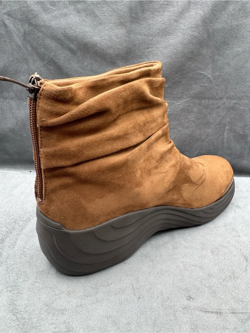 Bzees Zizzle Ankle Boots Women’s Size 11 Tan Wedge Comfort Back Zip‎ NWT